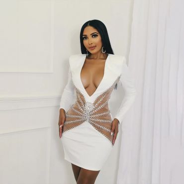 Rochie bandage cu decolteu și pietricele, albă